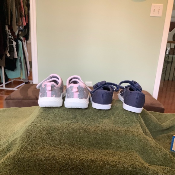 BUNDLE !  Two pairs Toddler shoes size 5 - Picture 4 of 9